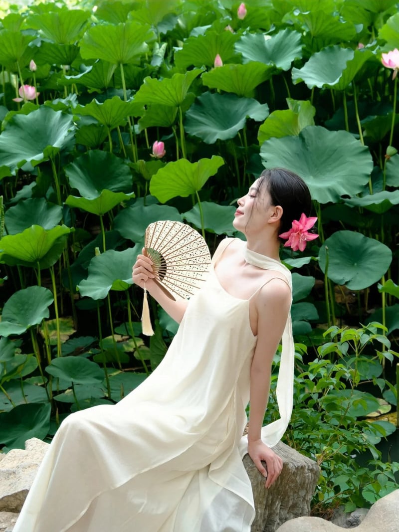 chụp ảnh với hoa