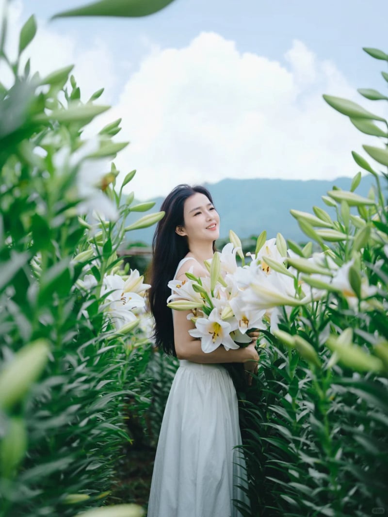 chụp ảnh với hoa