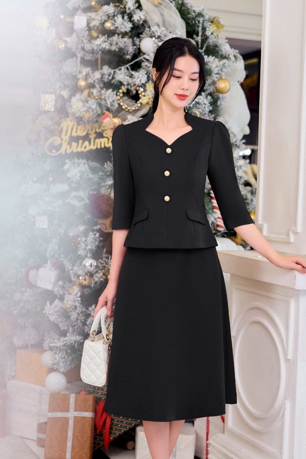 Đầm big size dự tiệc dáng xòe màu đen cổ V thanh lịch