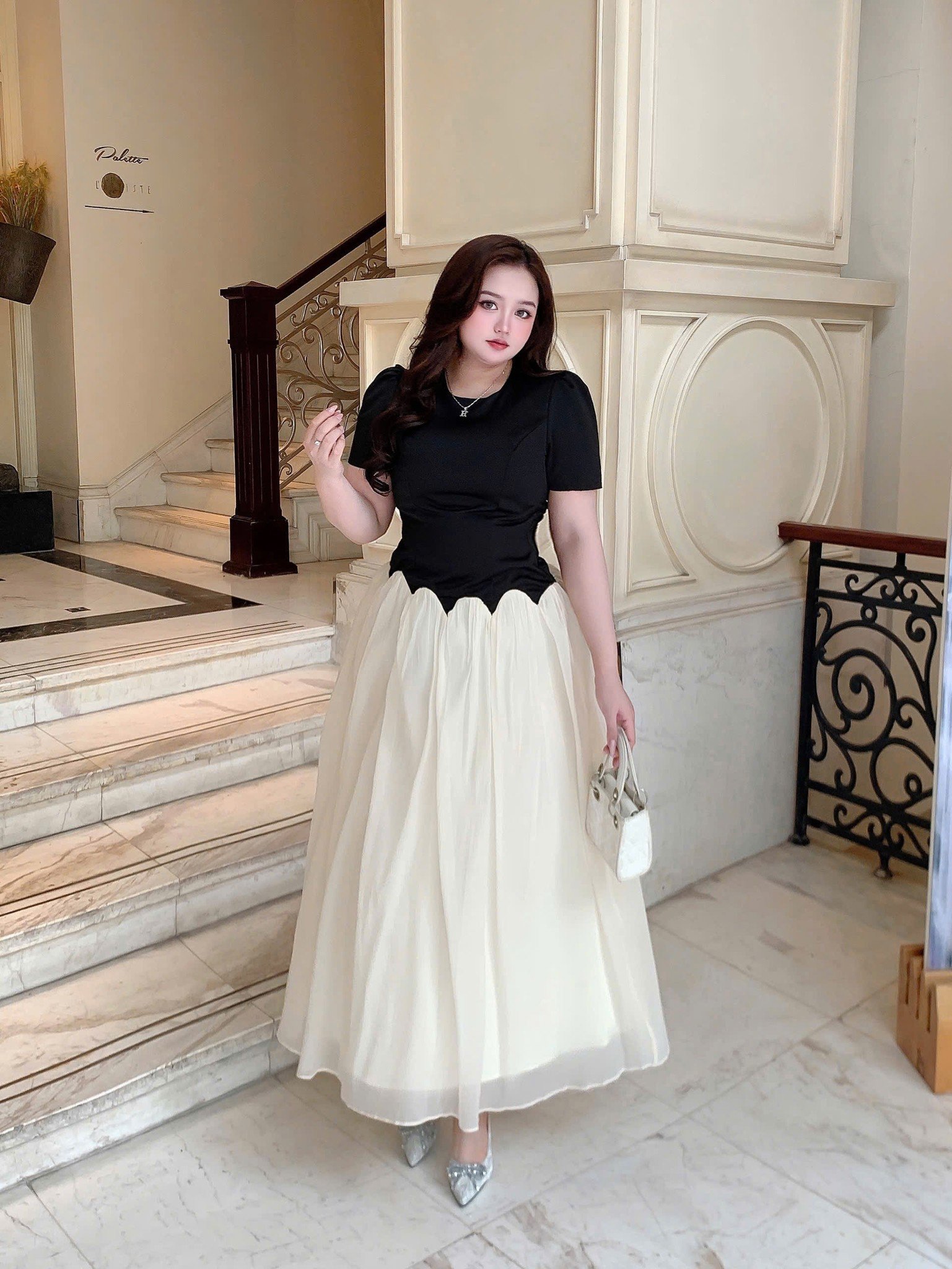 Đầm big size dự tiệc dáng maxi phối màu đen trắng