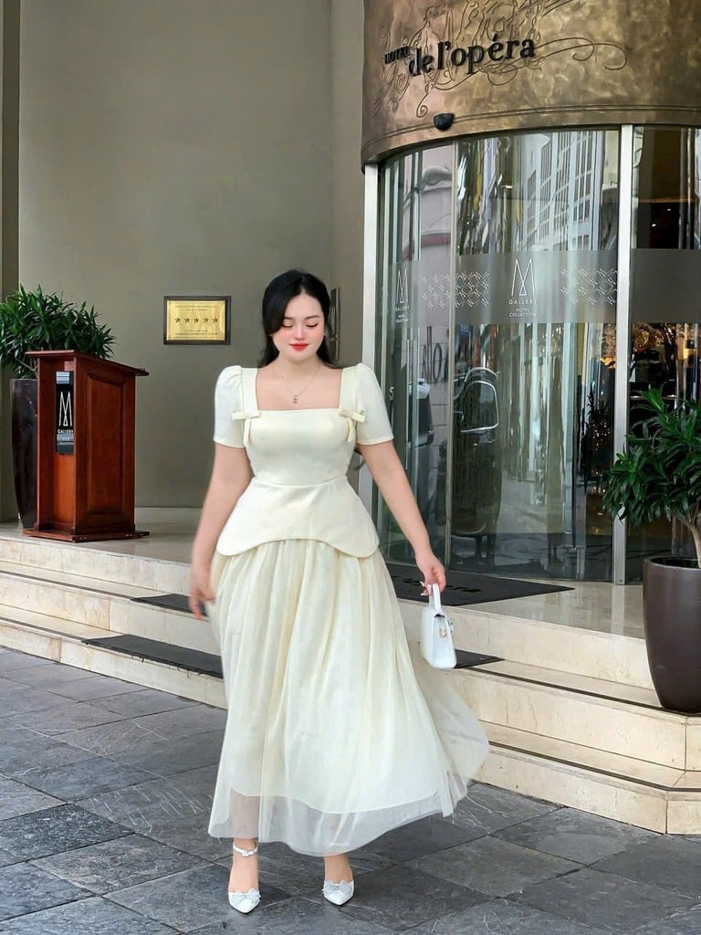 Đầm big size dự tiệc dáng midi phối màu trắng kem tay phồng