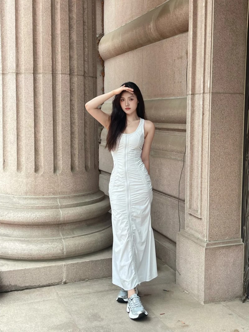 đầm body mang giày gì