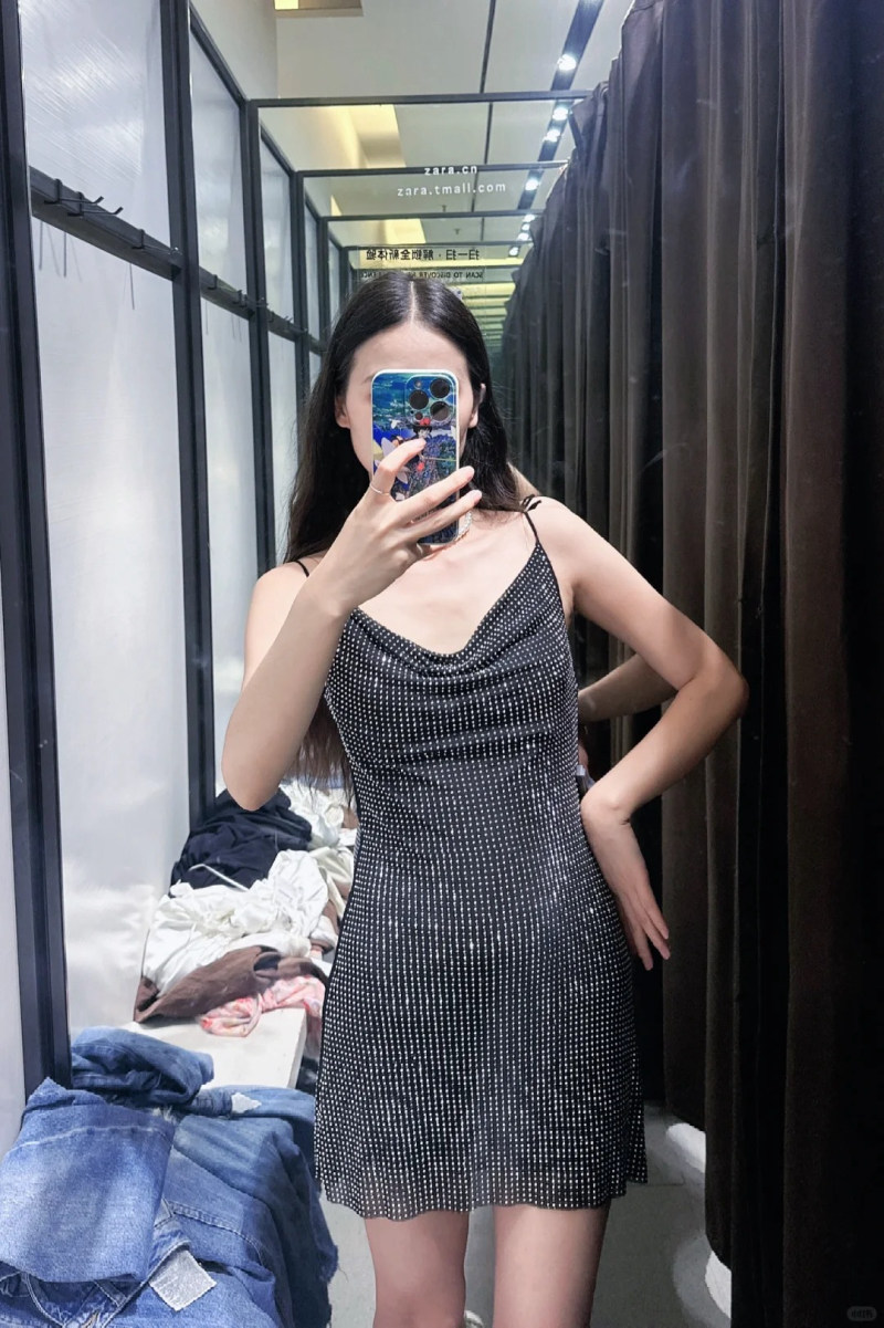 đầm cổ đổ