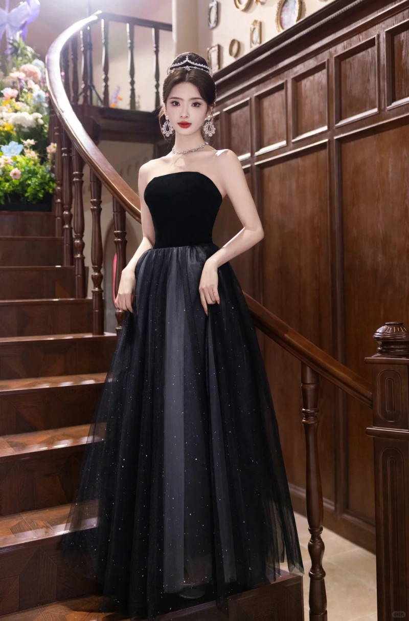 đầm đen dự tiệc