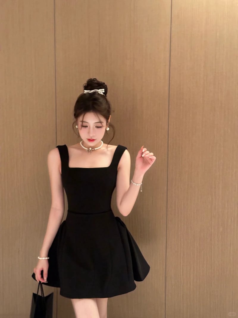 đầm đen dự tiệc