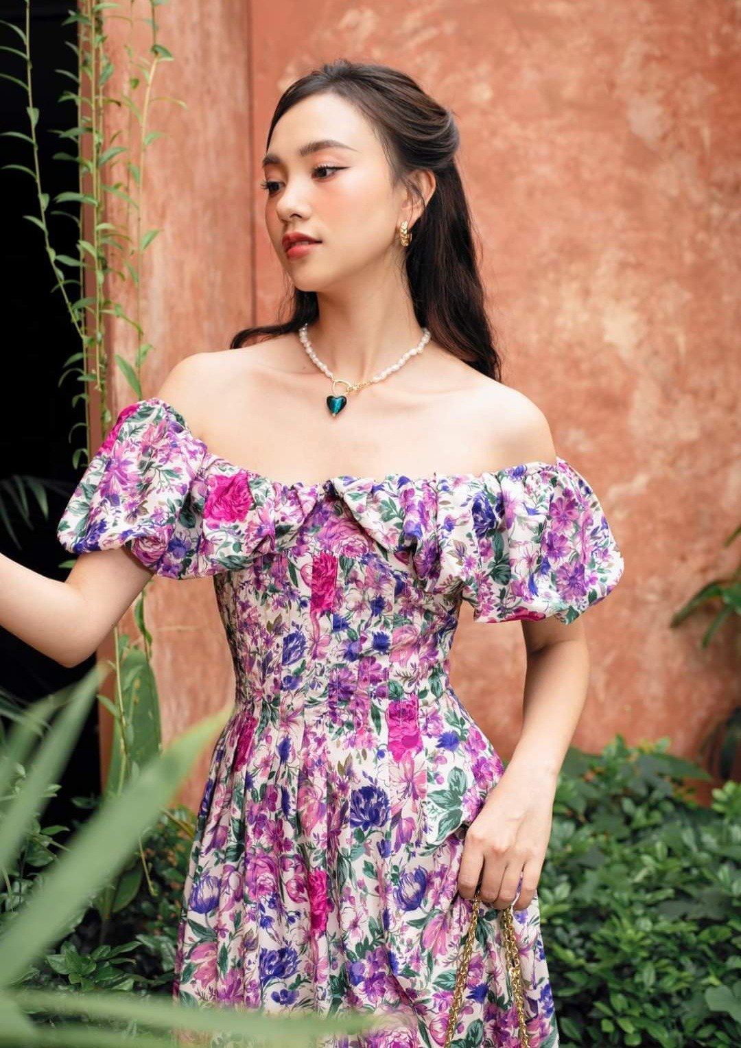 Đầm trễ vai