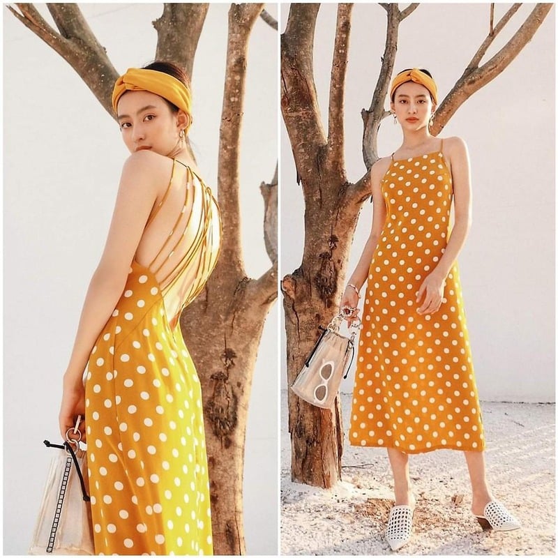 Đầm maxi chấm bi hở lưng
