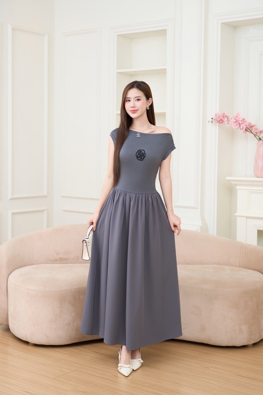 Đầm midi cổ thuyền đính tag