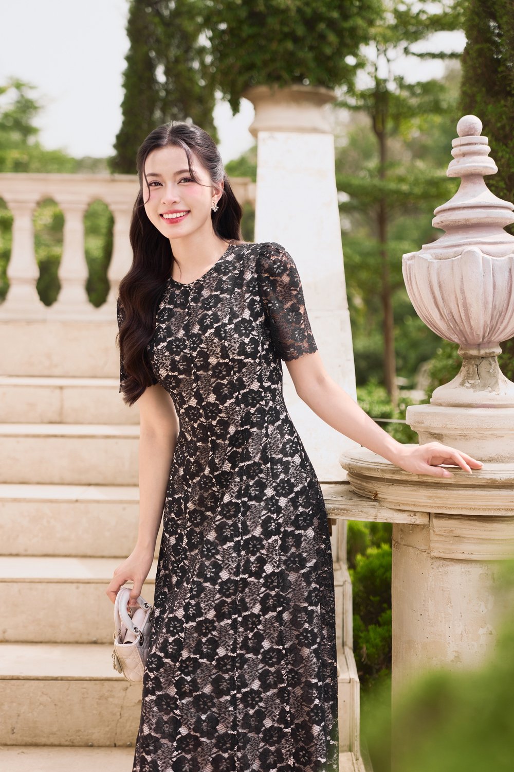 Đầm midi cộc tay cổ tròn chất ren dáng A bổ mảnh có lót