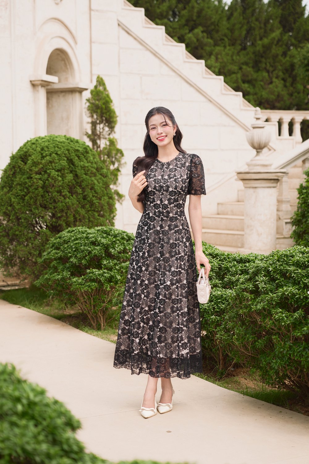 Đầm midi cộc tay cổ tròn chất ren dáng A bổ mảnh có lót
