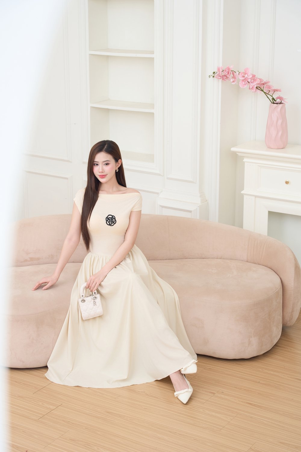 Đầm midi cổ thuyền đính tag