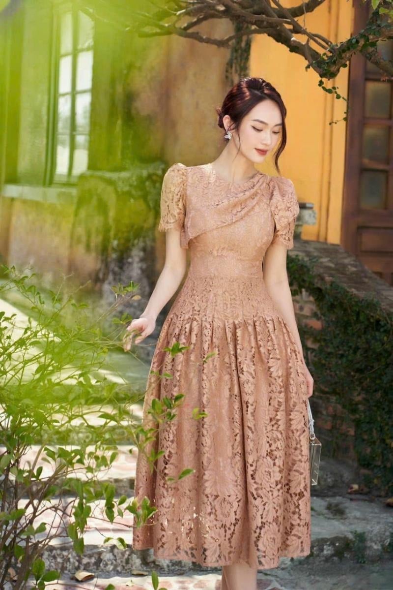 Đầm ren dự tiệc