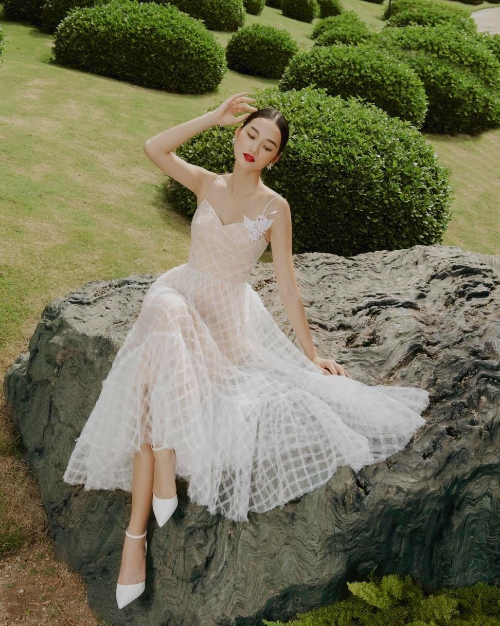 Đầm ren lưới dáng maxi bay bổng