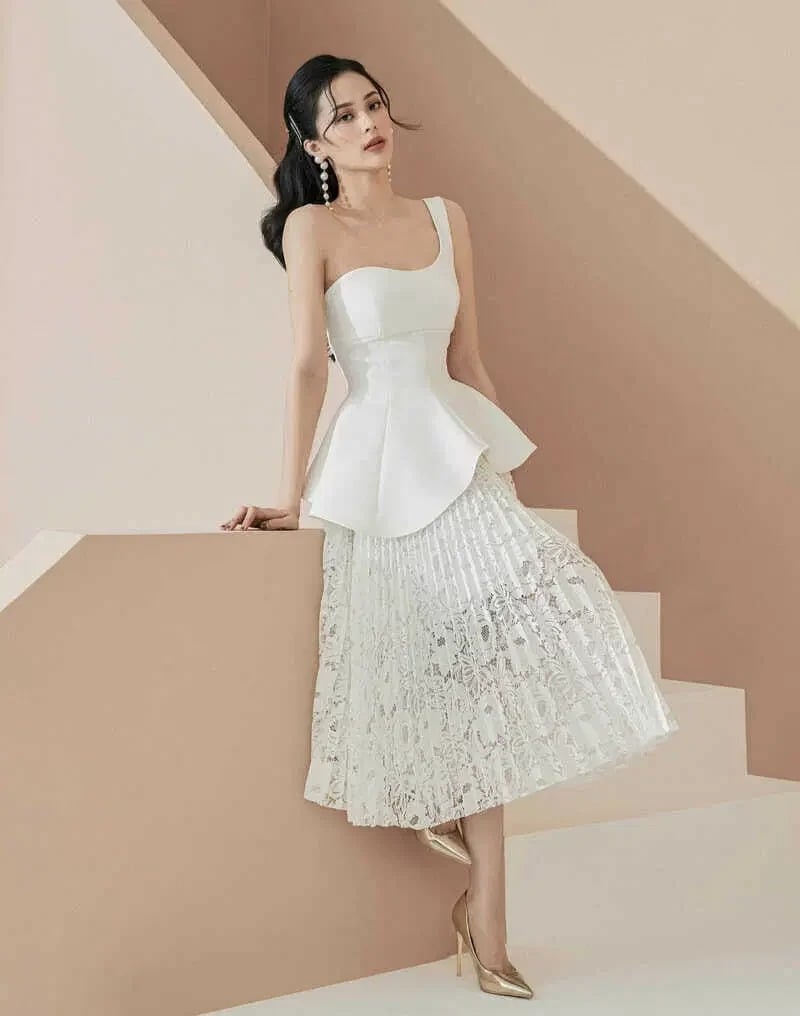 Đầm ren phối peplum tinh tế