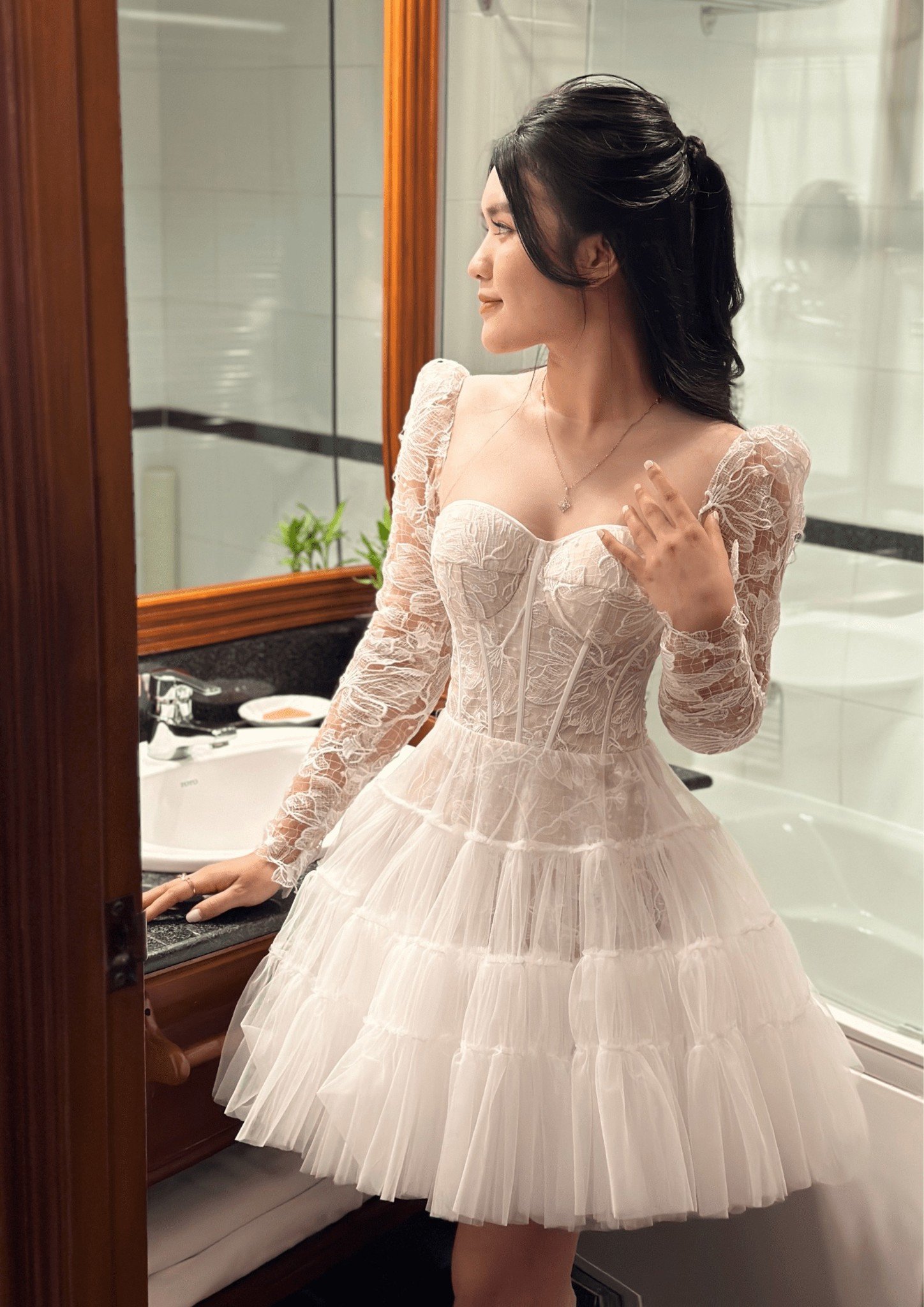 Đầm ren xòe ngắn tay bồng duyên dáng