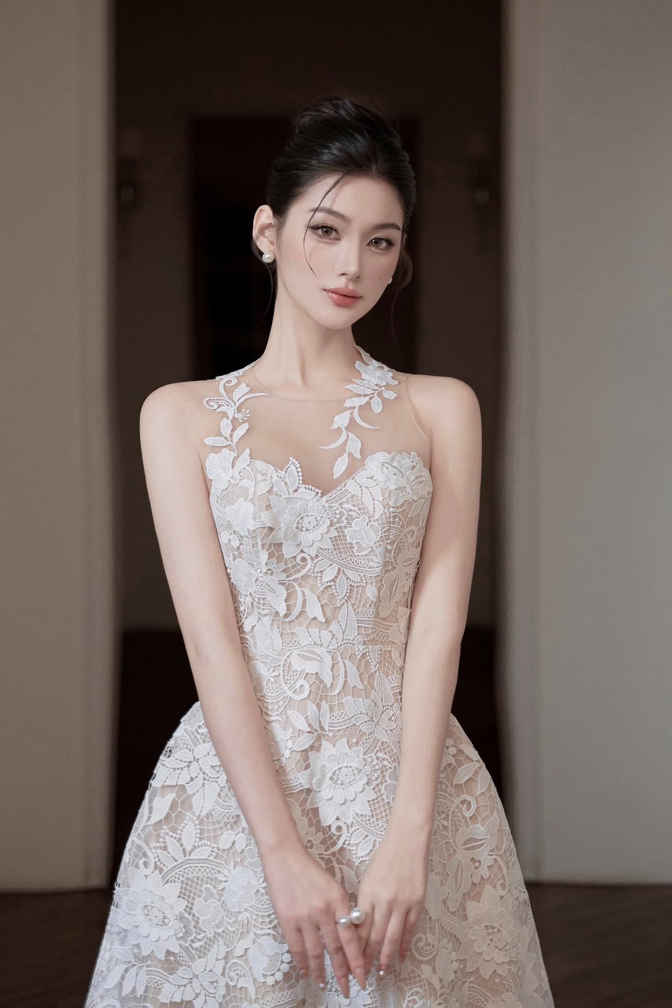 Đầm ren dự tiệc