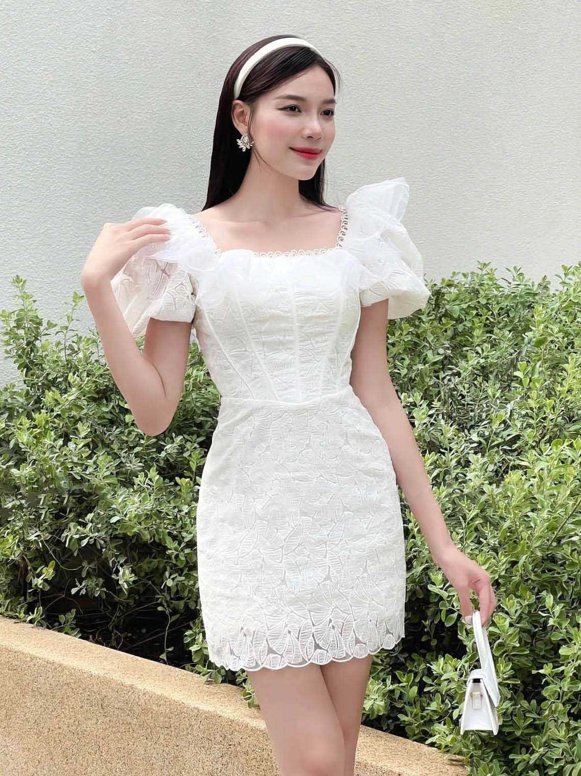 Đầm ren trắng dáng ngắn tay bồng cổ vuông ngọt ngào