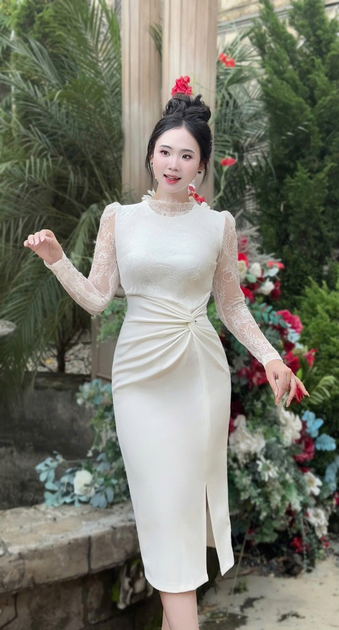 Đầm dự tiệc phối ren trắng dáng ôm dài thanh lịch