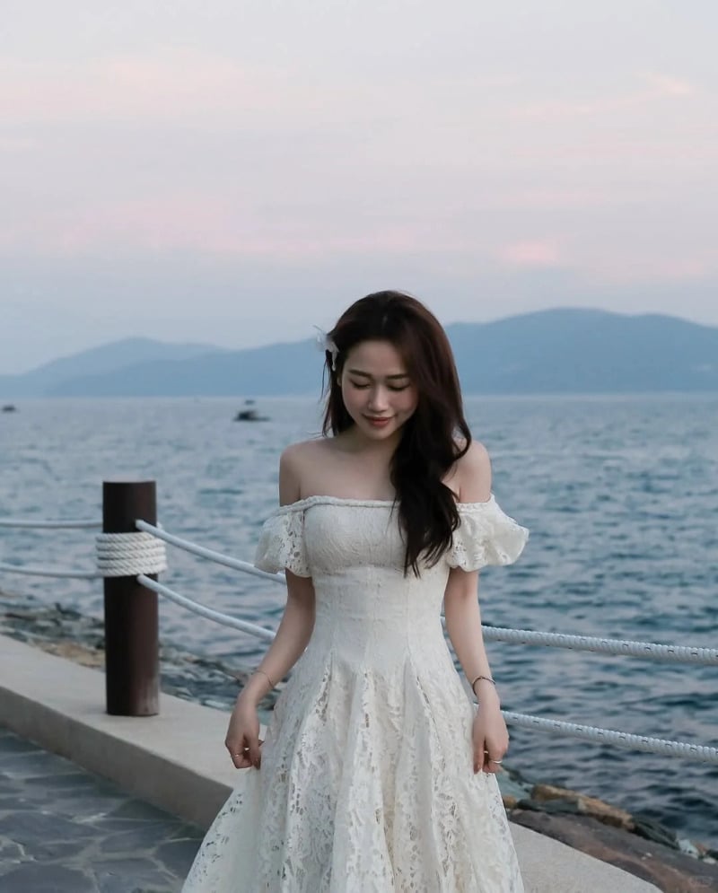 đầm ren trắng