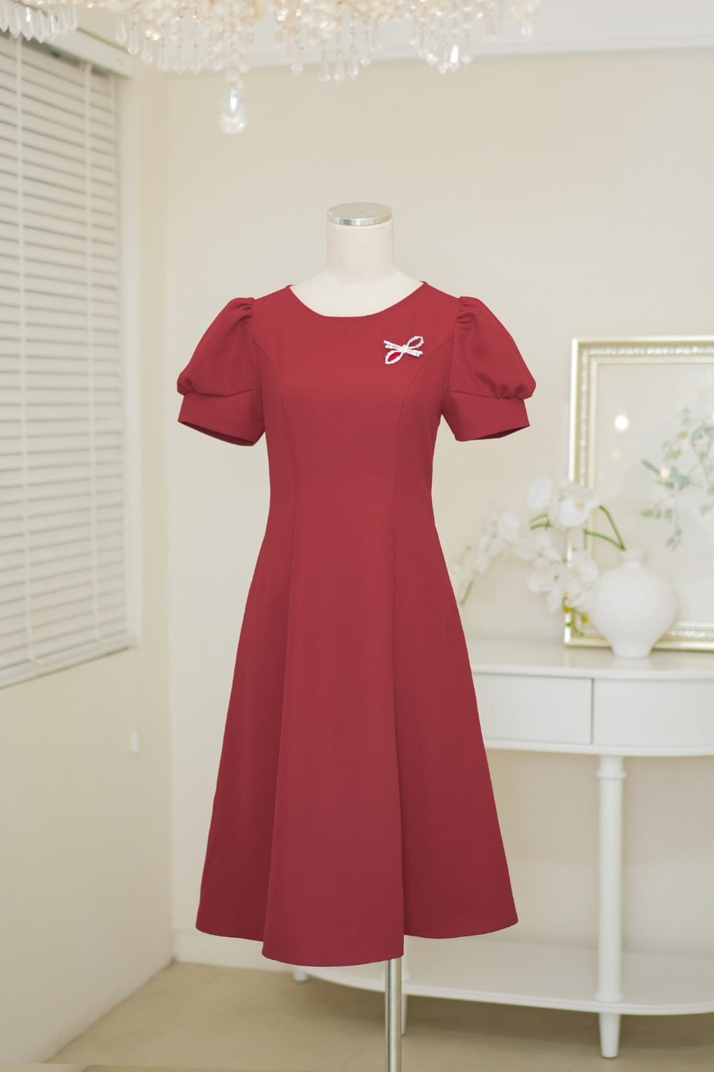 Đầm đen suông lụa satin sang trọng