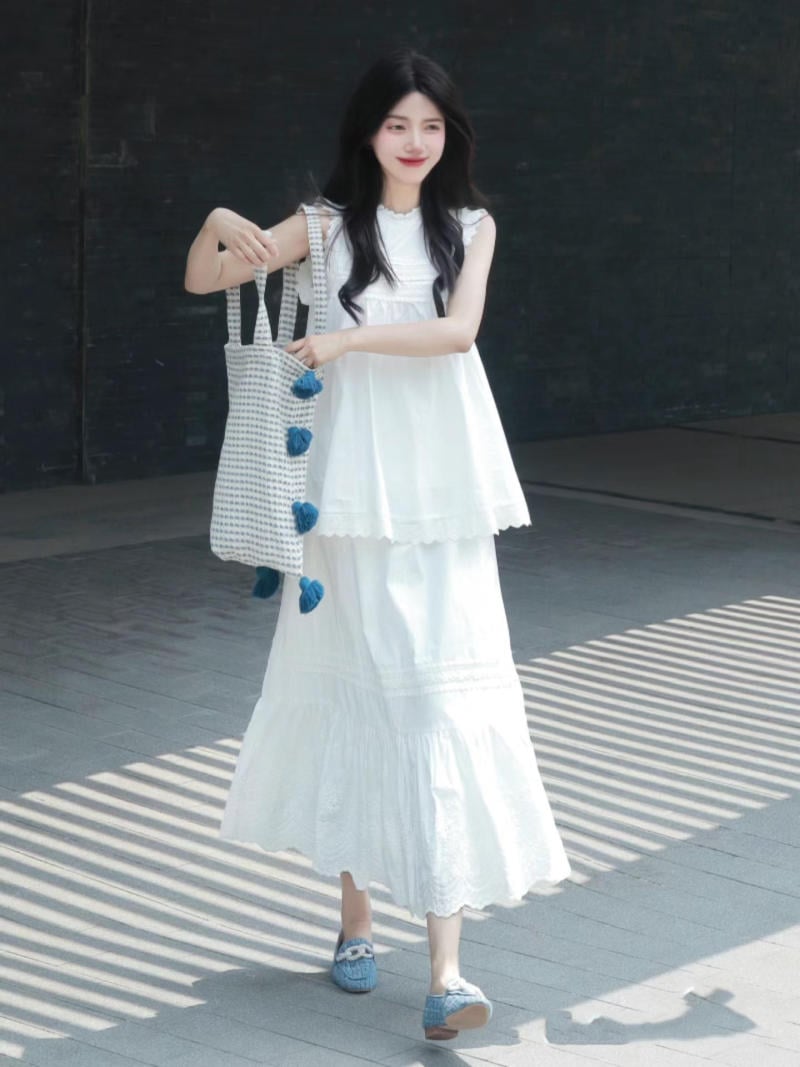 Mặc đầm trắng mang giày màu gì