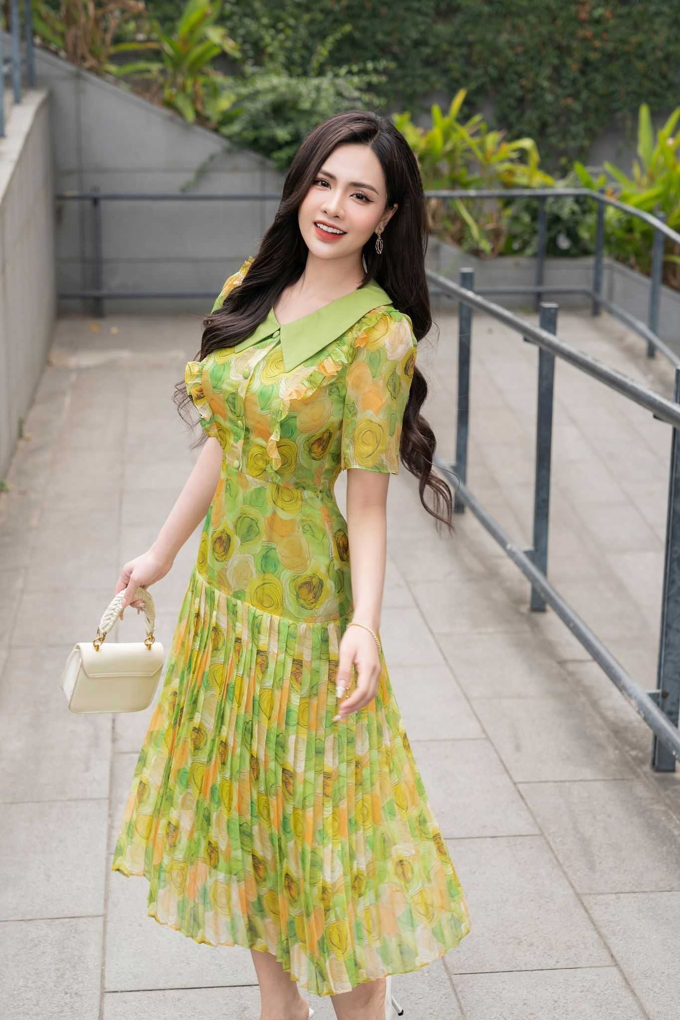 Đầm Voan Xòe Họa Tiết Hoa Nhí màu Xanh Cổ Bèo