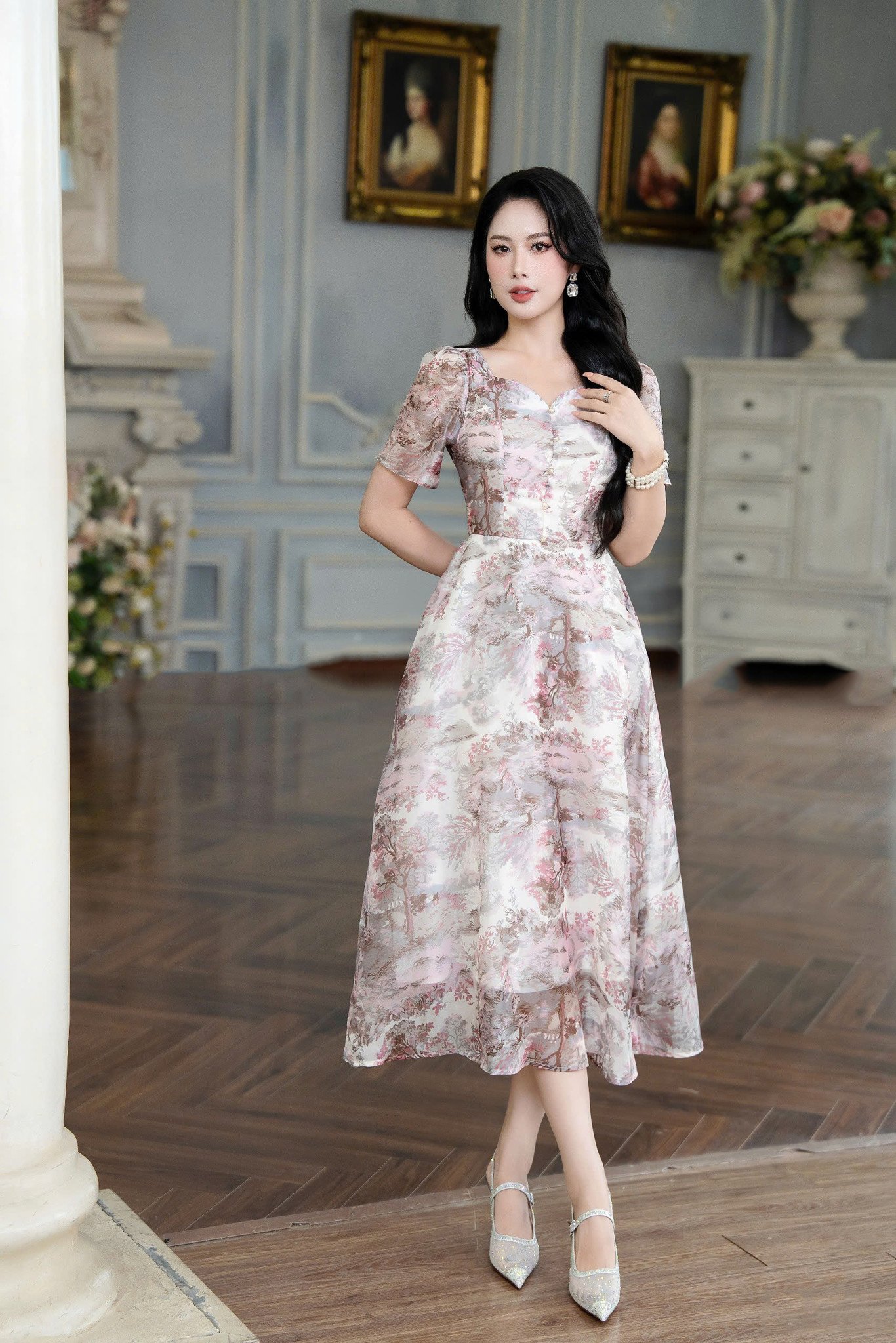 Đầm Xòe Họa Tiết Hoa Cổ V màu Hồng Nhạt Tay Phồng
