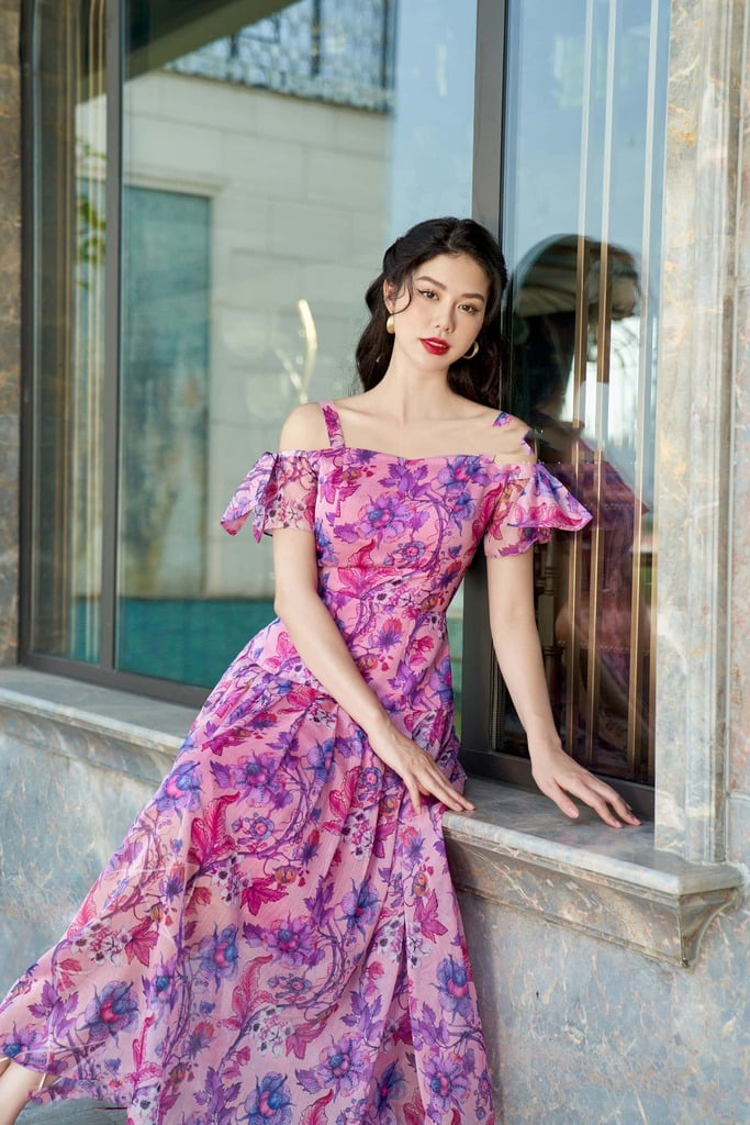 Đầm Maxi Họa Tiết Hoa Trễ Vai màu Hồng Tím Xếp Ly