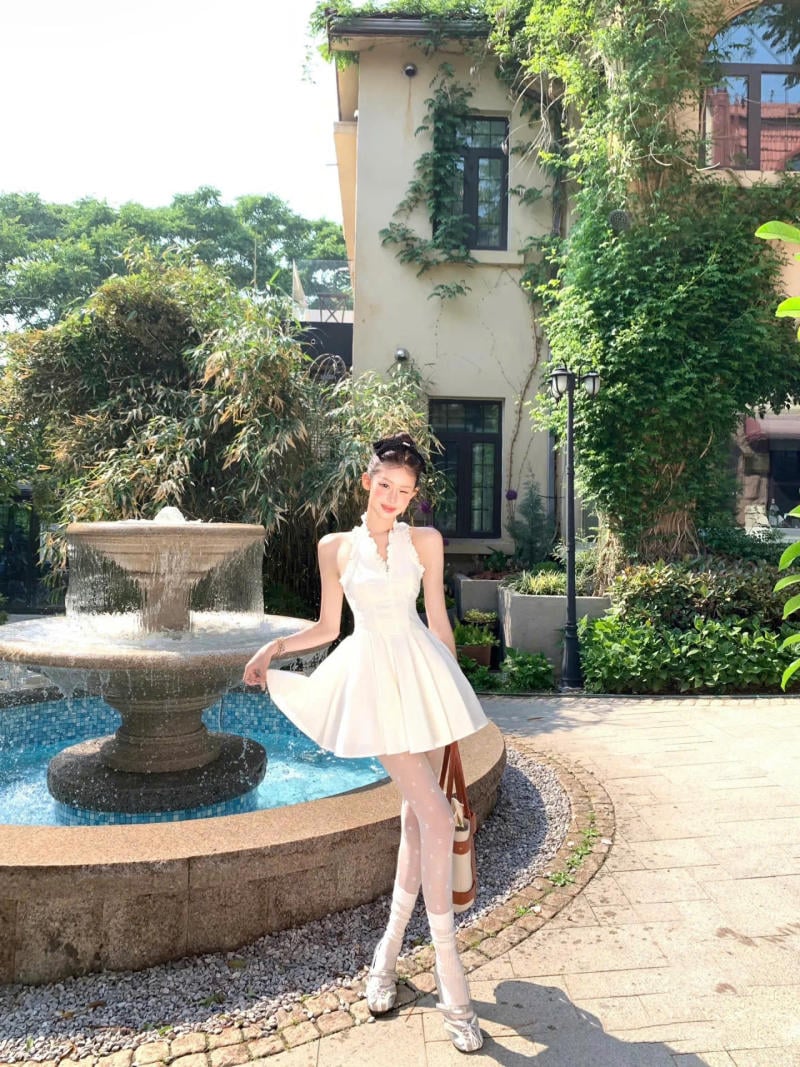 Đầm xòe công chúa cổ yếm