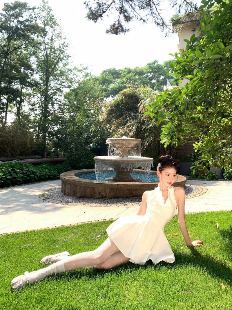 Đầm xòe công chúa cổ yếm