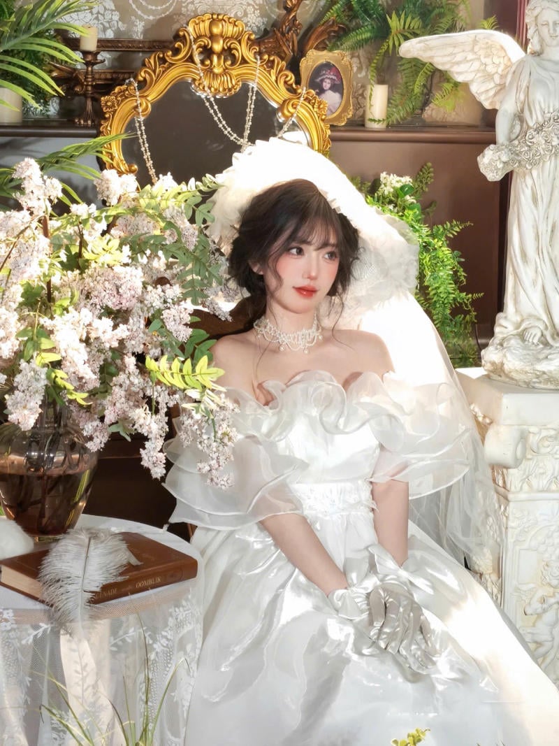 Đầm trắng xòe công chúa