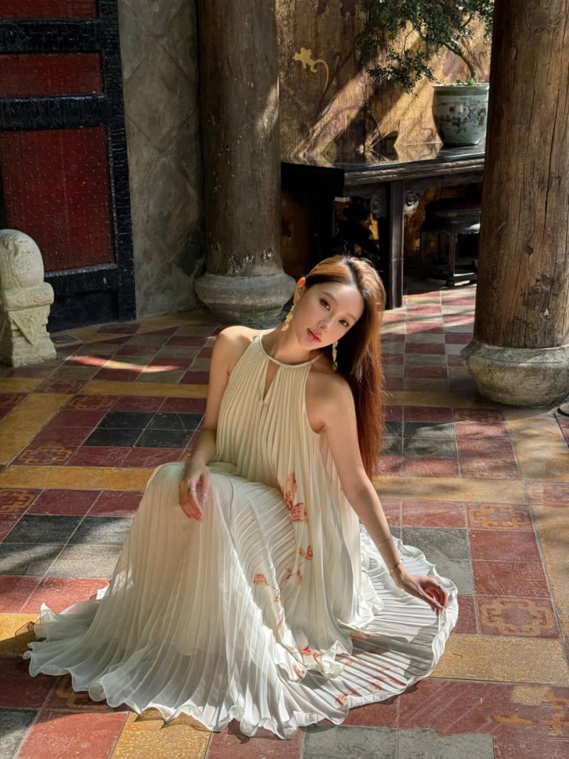 Đầm xòe công chúa cổ yếm