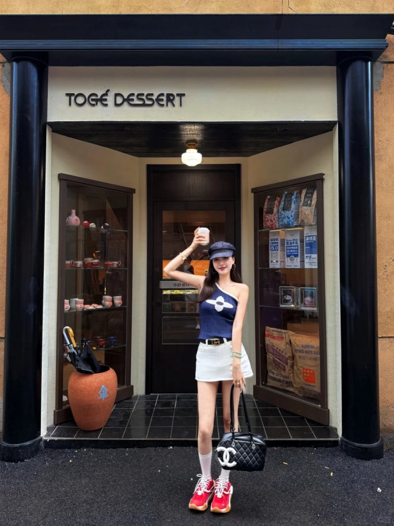 tạo dáng chụp ảnh một mình