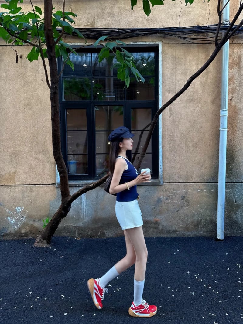 tạo dáng chụp ảnh một mình