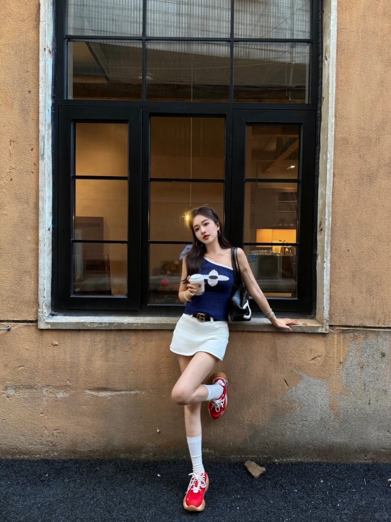 tạo dáng chụp ảnh một mình