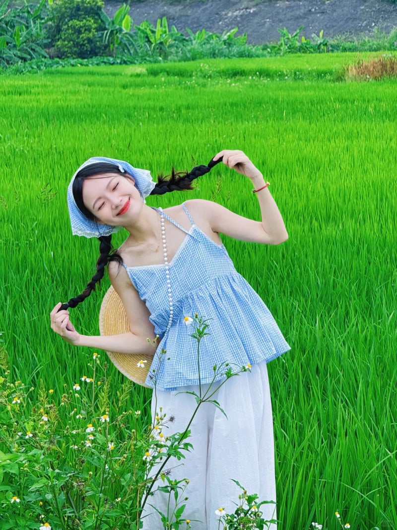 tạo dáng chụp ảnh một mình