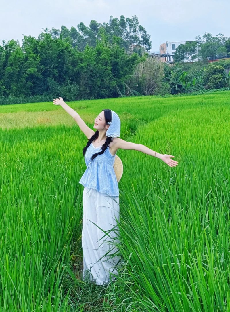 tạo dáng chụp ảnh một mình