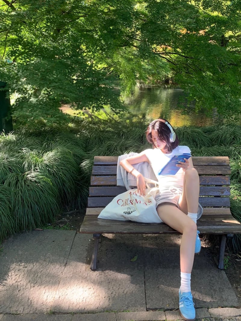 tạo dáng chụp ảnh một mình