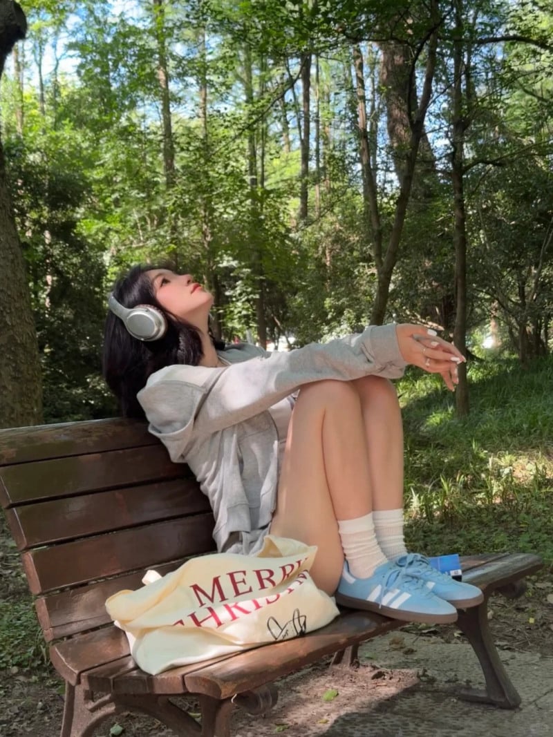 tạo dáng chụp ảnh một mình