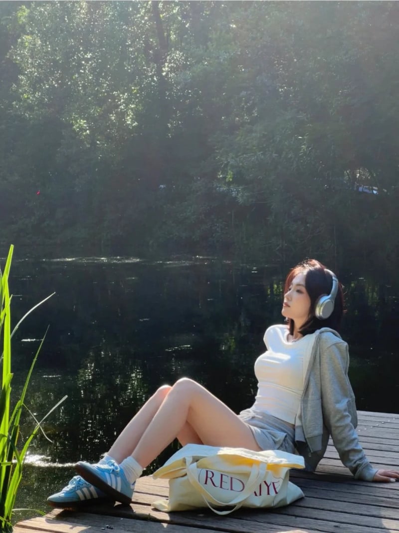 tạo dáng chụp ảnh một mình