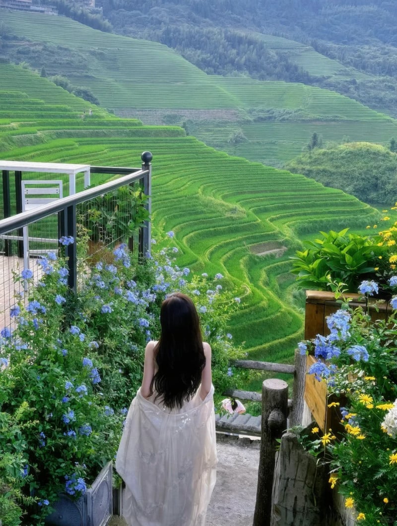 tạo dáng chụp ảnh một mình