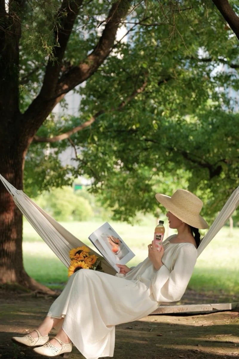 tạo dáng chụp ảnh một mình