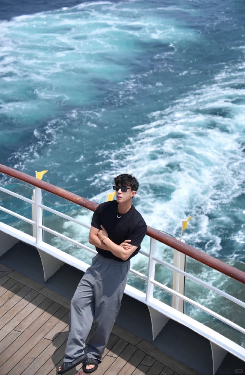 tạo dáng chụp ảnh một mình