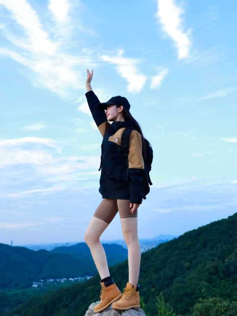 tạo dáng chụp ảnh một mình