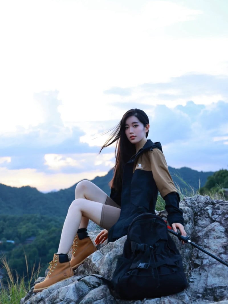 tạo dáng chụp ảnh một mình