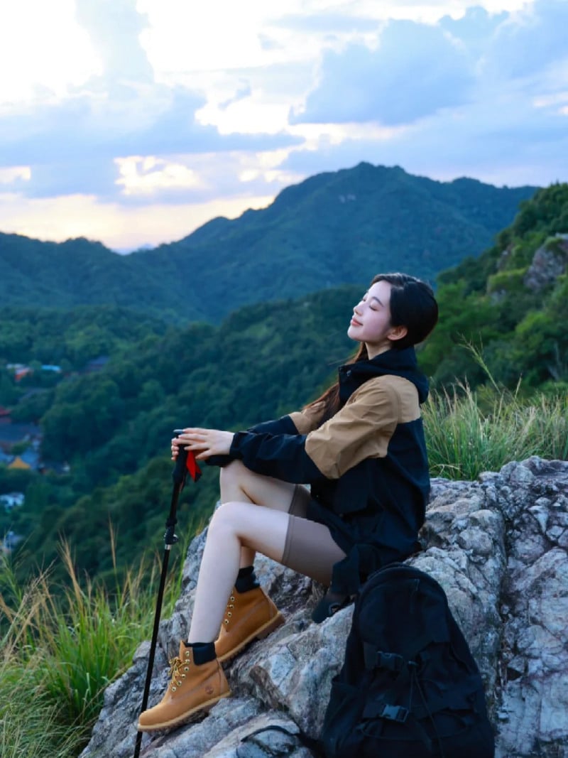 tạo dáng chụp ảnh một mình