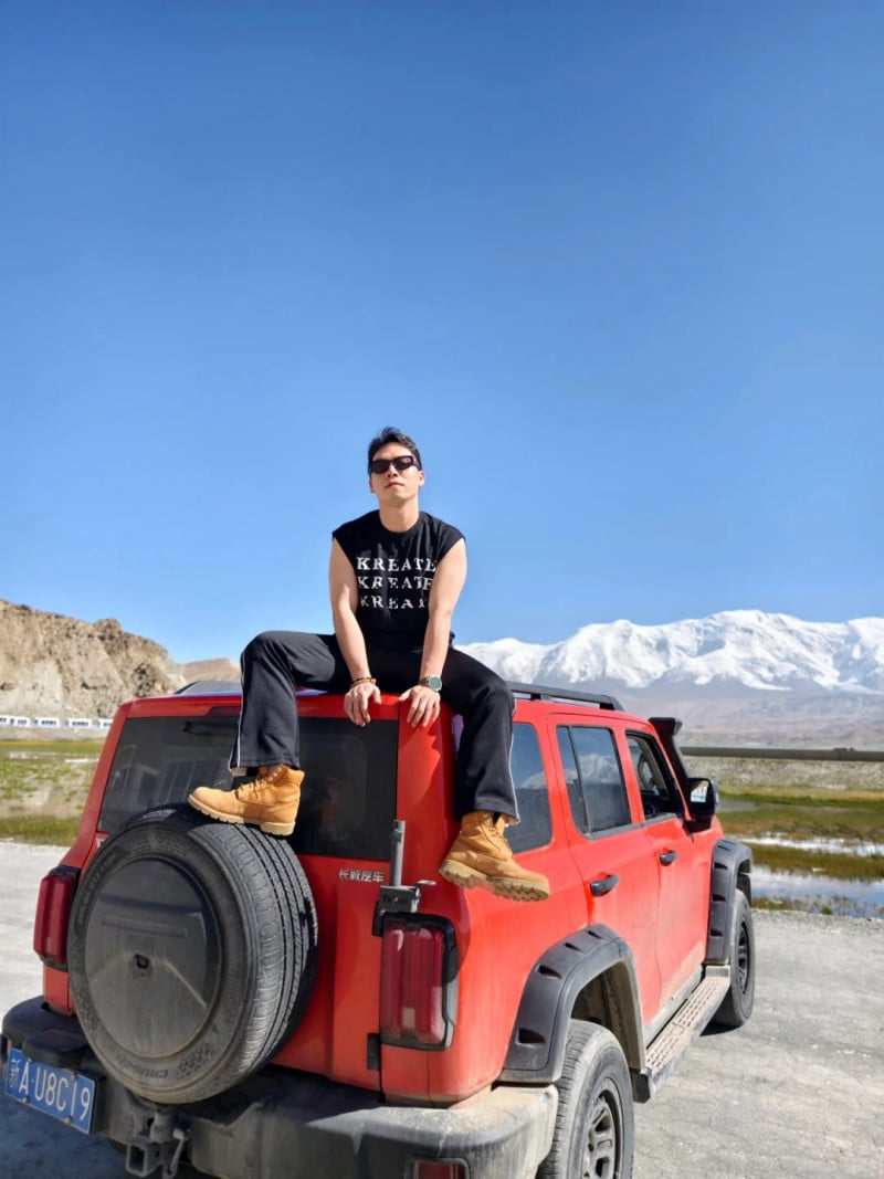 tạo dáng chụp ảnh nam ngồi