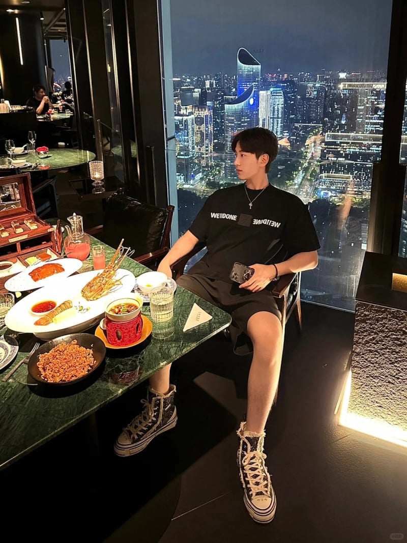 tạo dáng chụp ảnh nam ngồi