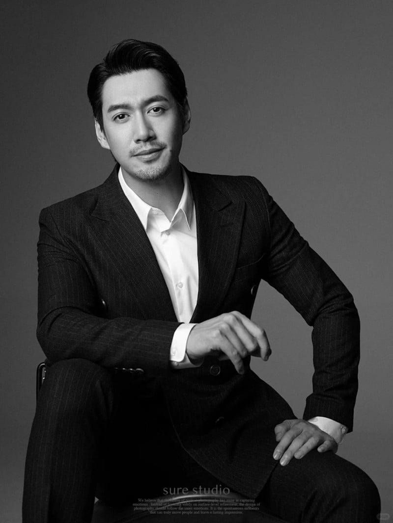 tạo dáng chụp ảnh nam ngồi