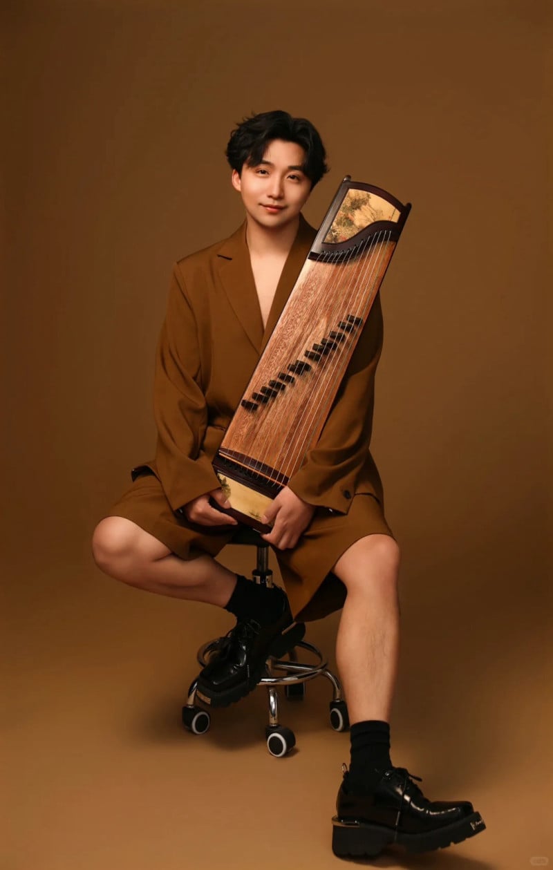 tạo dáng chụp ảnh nam ngồi